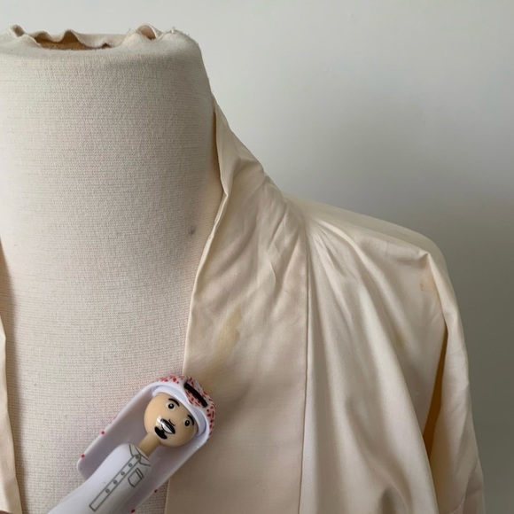 Vintage Silk Japanese Kimono 1970’s Embroidered White and Gold Silk Robe - Picture 10 of 10